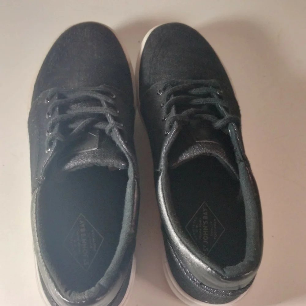 St. John's Bay Bryce size 8.5M   BLK Shoes  lace ups color gray & black